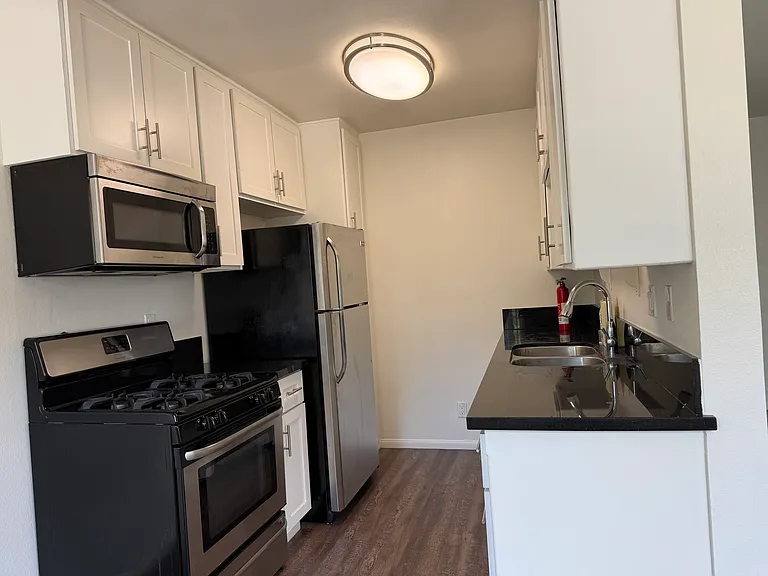 2700 Abbot Kinney Blvd #8 — Photo 4