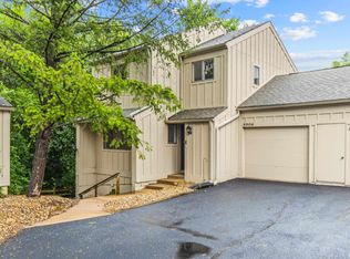 5906 N Oak Grove Pl #105, Peoria, IL 61615