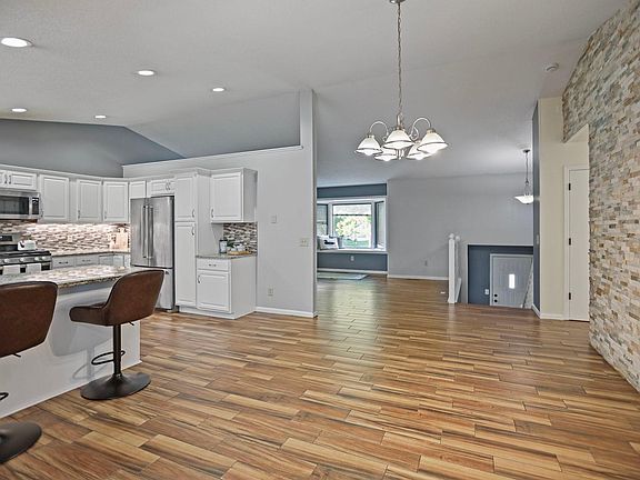 3rd image of 1242 Aldrich Way