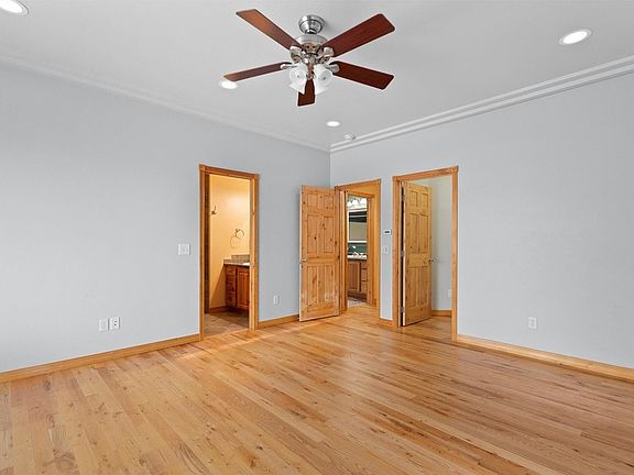 3rd image of 6073 Haugan Dr