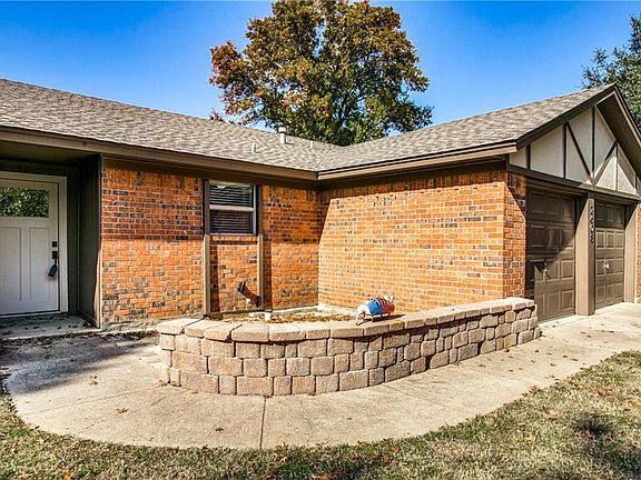 2nd image of 2608 Mintwood Pl