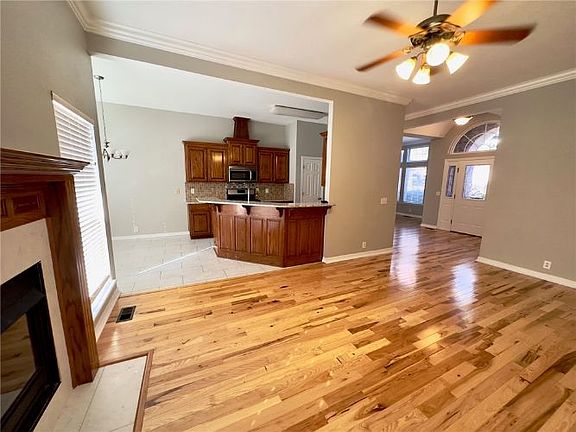 4th image of 2709 SW 8th St