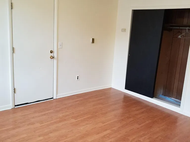 302 E Main St — Photo 3
