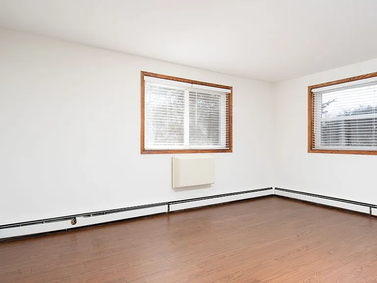 Highcroft Manor Apartments Located in Wayzata, MN — Photo 8
