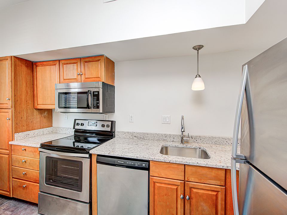 1st image of 919 N Pennsylvania St #302