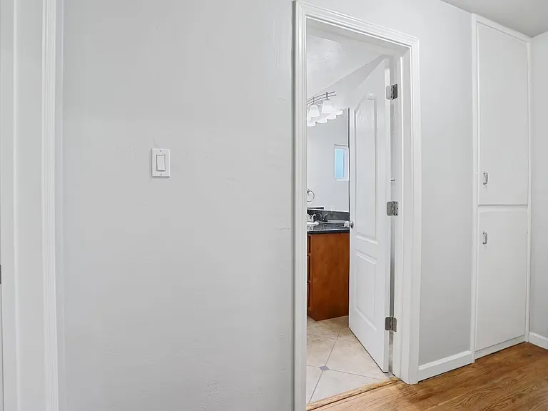 810 Edythe St — Photo 6