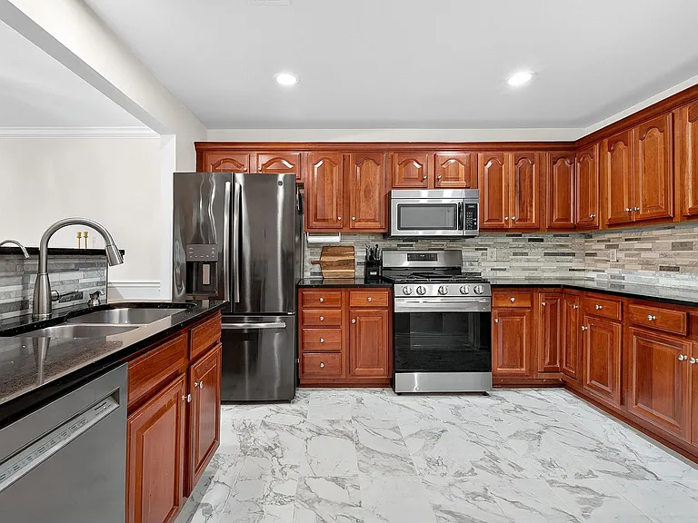 34 Marina Dr — Photo 2