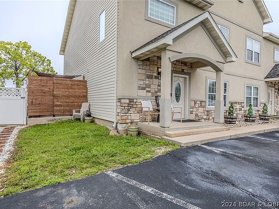 2nd image of 1065 Gutridge Ln Unit B