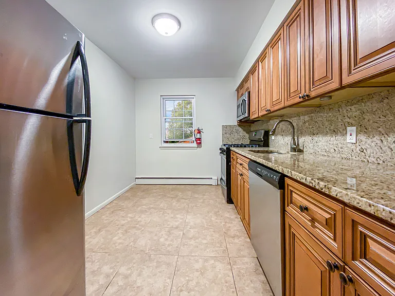1 Lindley Ave #16 — Photo 16