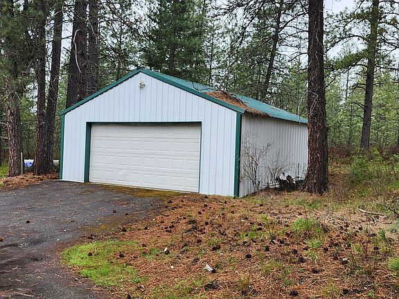 3rd image of 27595 N Holiday Ln