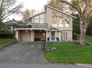 1662 Barksdale Dr, Saanich, BC V8N 4Z8