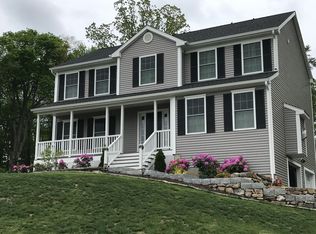 17 Oakwood Dr, Beacon Falls, CT 06403