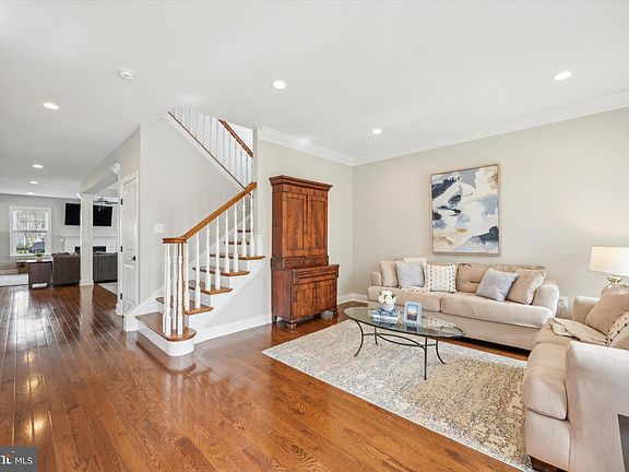 3rd image of 1325 Delmont Ave