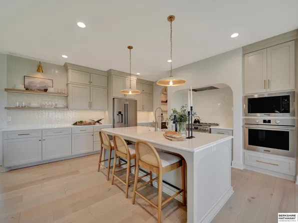 21219 Joseph St, Elkhorn, NE 68022