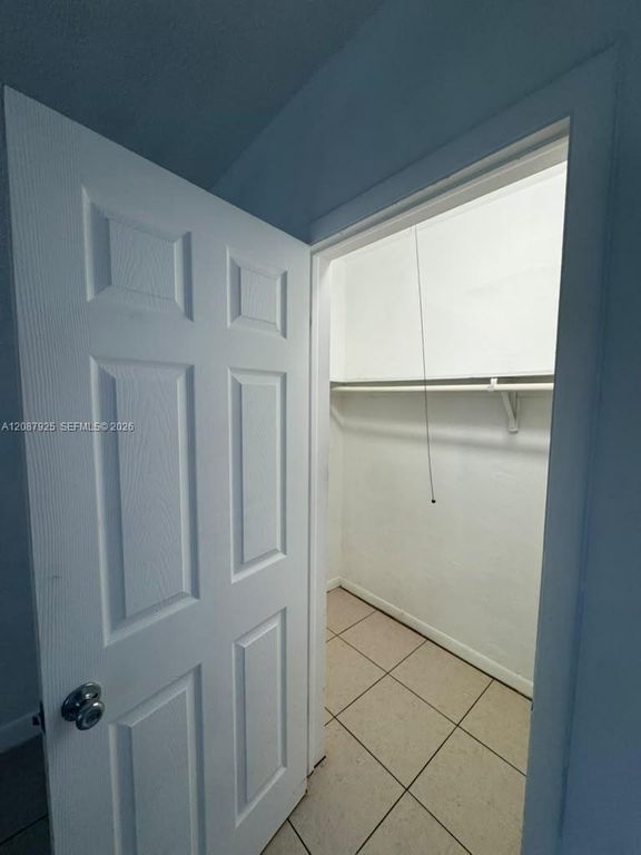 325 NW 15th St APT 5, photo 6