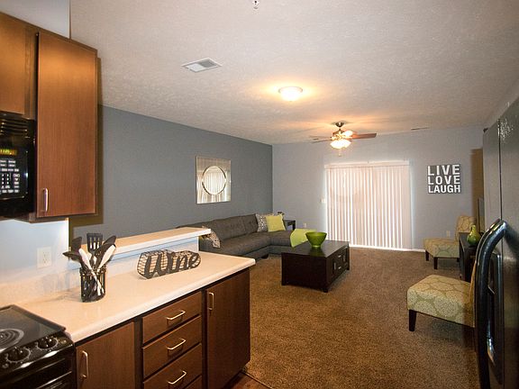 4th image of 7471 Lakeview Ct #8-302