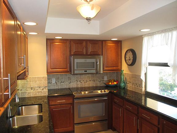 3rd image of 5200 N Flagler Dr APT 1206