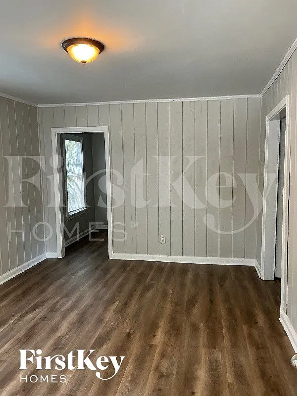 3 bed, 1.0 bath, 1206 sqft, $2,260 — Photo 3