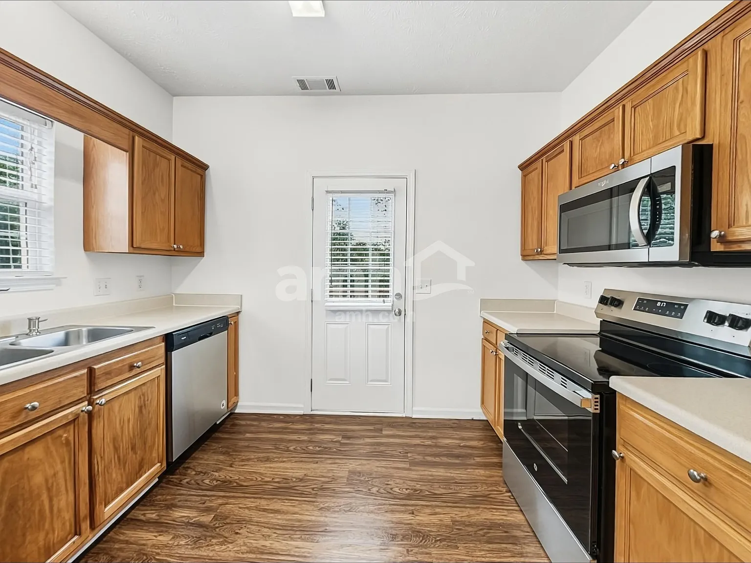 5 bed, 3.0 bath, 2317 sqft, $2,780 — Photo 3