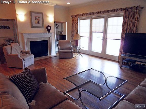 2nd image of 5 Tenakill Park Dr #206-2F