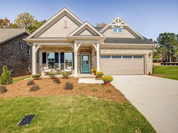 113 Castle Pond Dr, Winston Salem, NC 27107