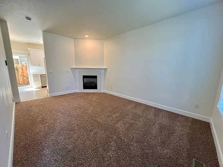 16733 NE Halsey St — Photo 9