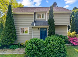 18 Charles St, Groton, CT 06355