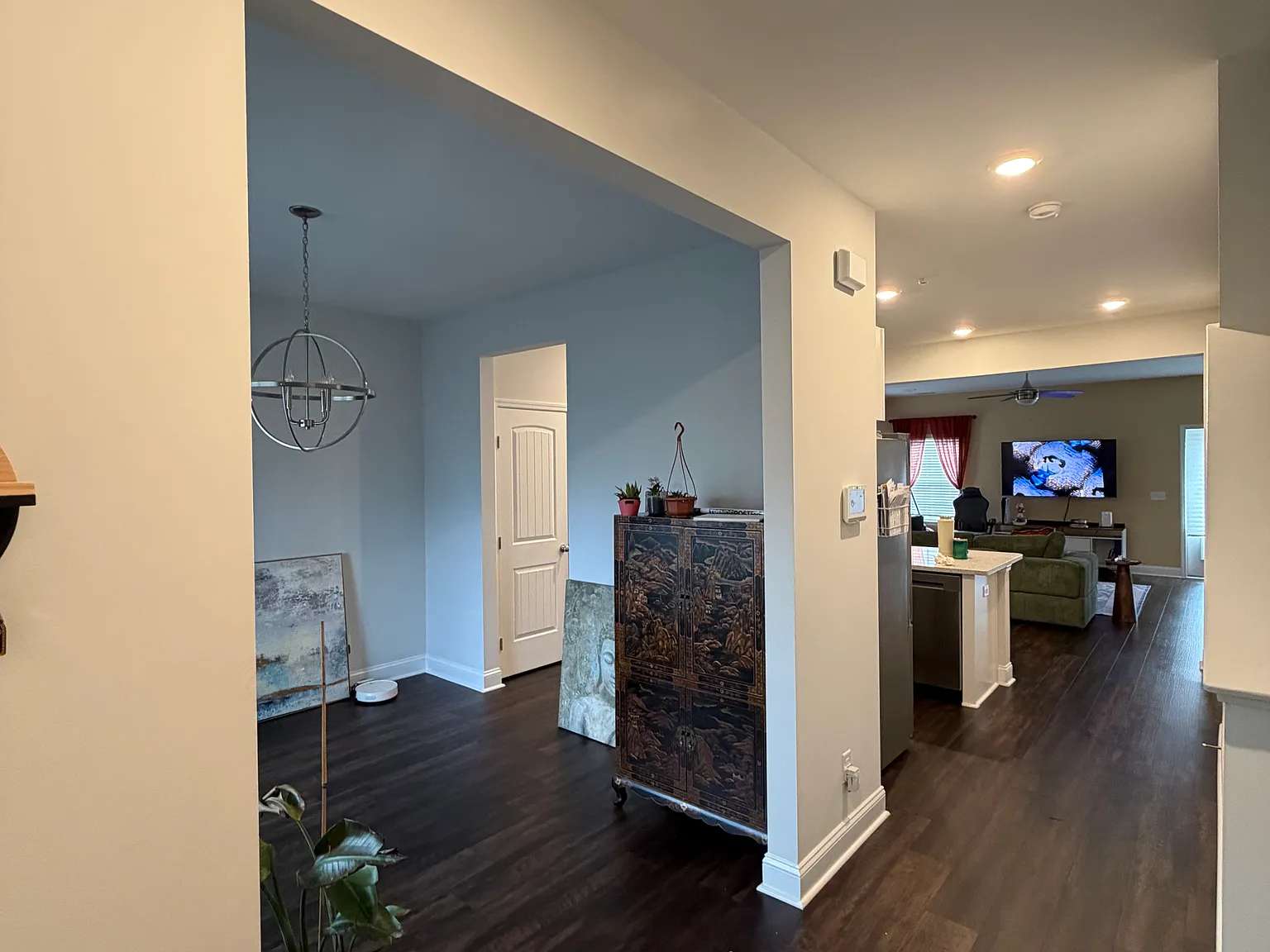 4 bed, 1998 sqft, $2,650 — Photo 2
