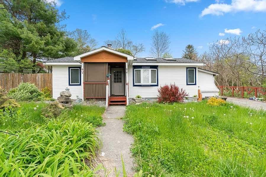 1st image of 14 Hampton Dr