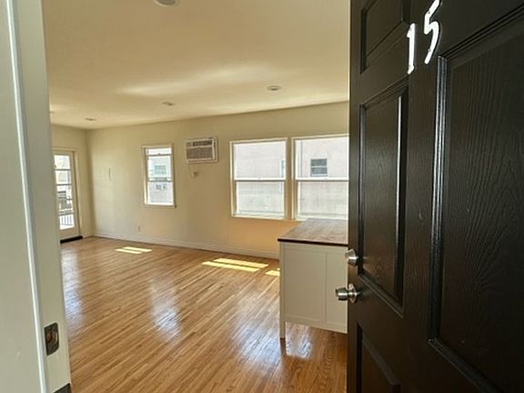 2nd image of 1401 Havenhurst Dr #89