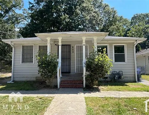 605 Cedar Ave NW #B