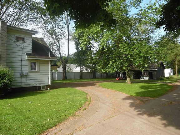 3rd image of 5905 N Fir Rd
