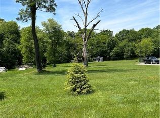 3300 River Rd, Ellwood City, PA 16117