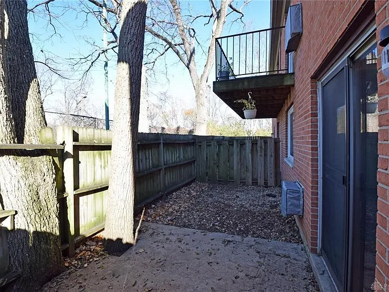 5359 Dunmore Dr — Photo 11