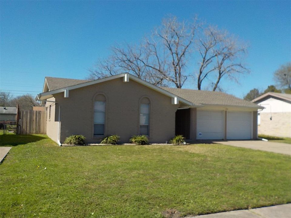 1st image of 1337 E Side Dr