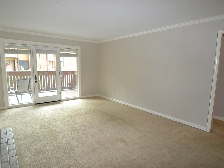 120 Hillsboro Pl — Photo 4