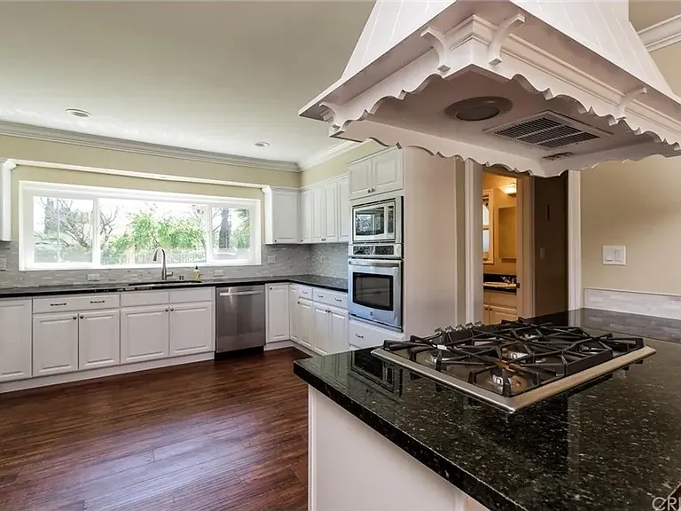 15521 Plummer St — Photo 7