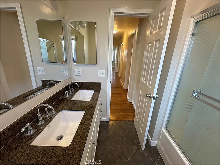210 S Bush St — Photo 25