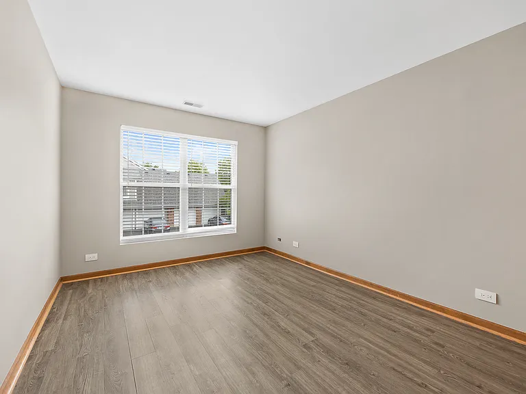 5S560 Paxton Dr #2H — Photo 16