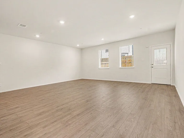 125 Arbor Dr — Photo 4