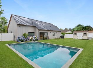 11 Powers Dr, Southampton, NY 11968
