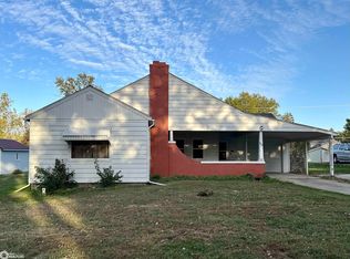 820 N Grand St, Chariton, IA 50049