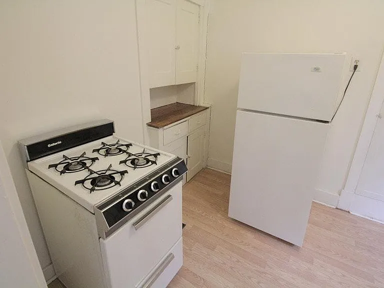 320 Whitney Ave — Photo 3