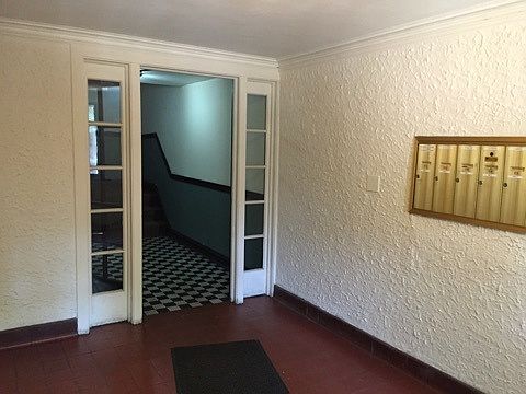 2nd image of 1064 W Cornelia Ave #1