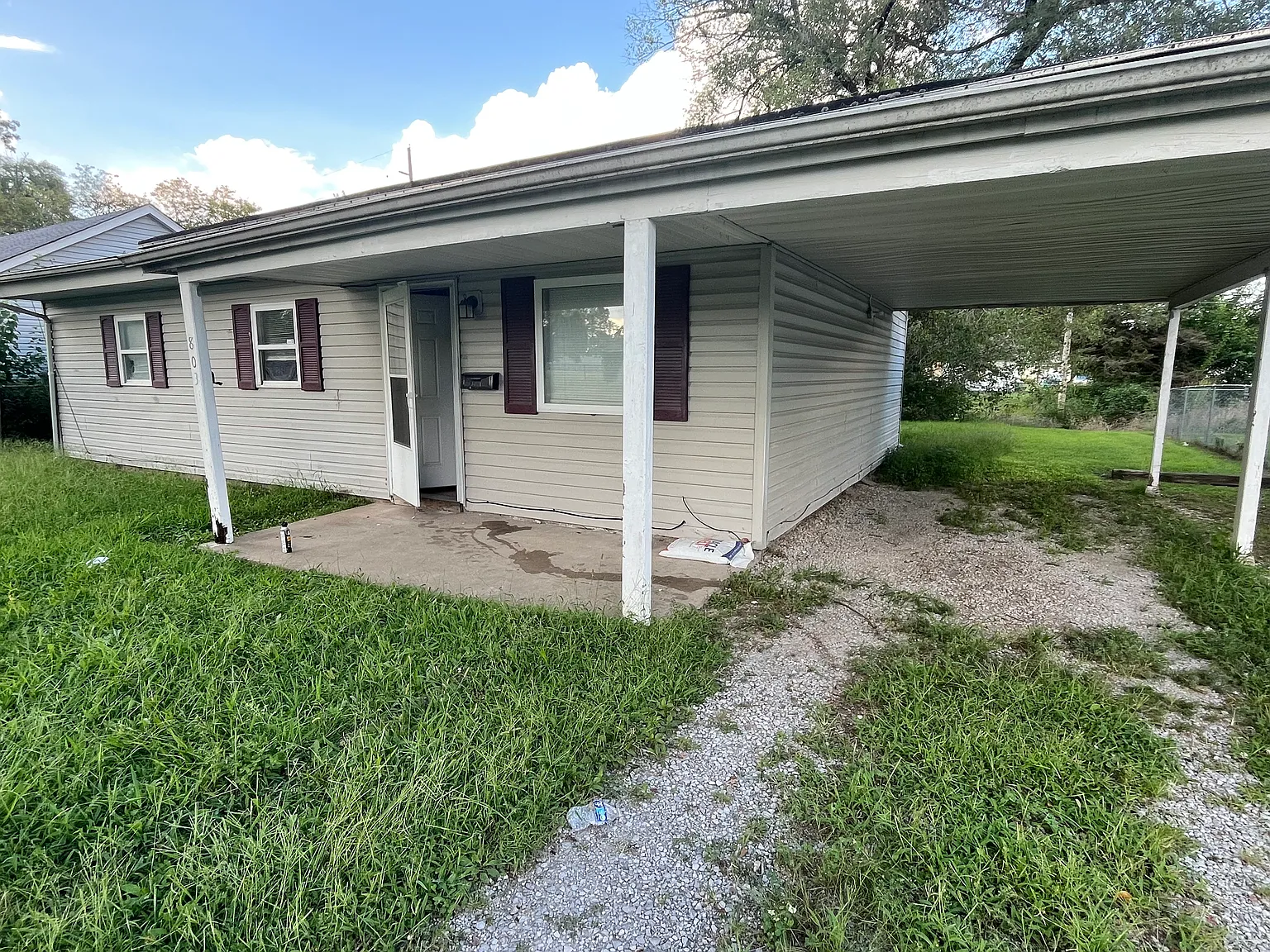 3 bed, 912 sqft, $845 — Photo 2