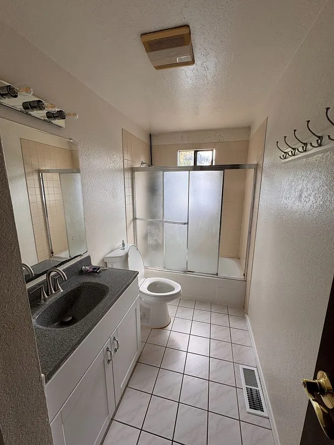 7 bed, $730 — Photo 3