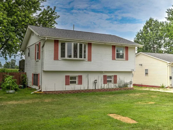 1176 E Elm St, Canton, IL 61520