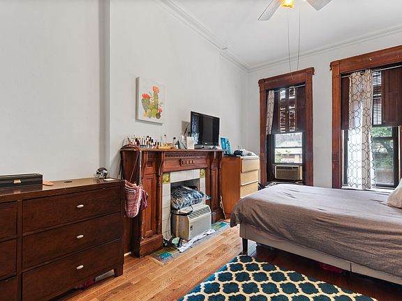 3rd image of 46 W 91st St #2