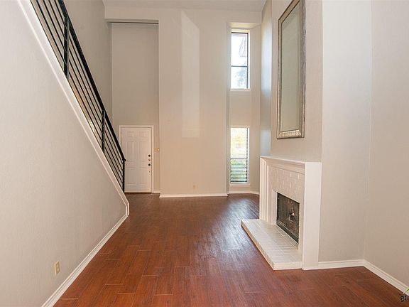 5th image of 5811 Hollytree Dr