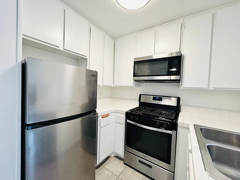 10520 National Blvd — Photo 7